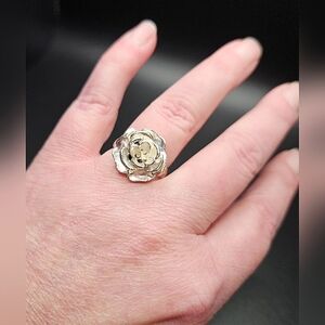 Sterling Silver Ring Marked 925 with a Metal Flower Size 7